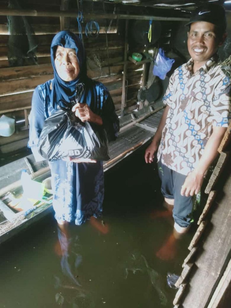 BANTUAN UNTUK MASYARAKAT TERDAMPAK BANJIR