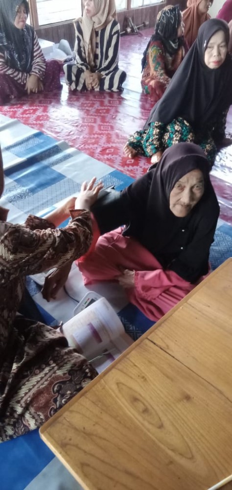 kegiatan posyandu lansia 